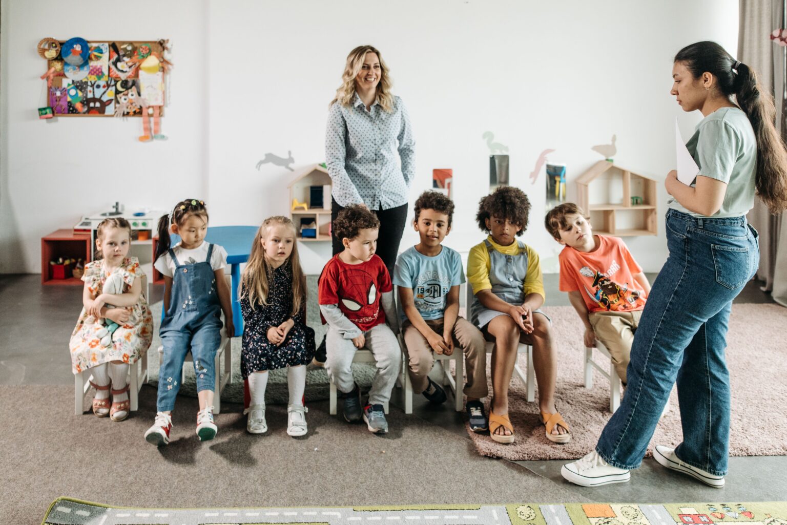 Understanding the Main Differences Between Public and Specialized Early Education
